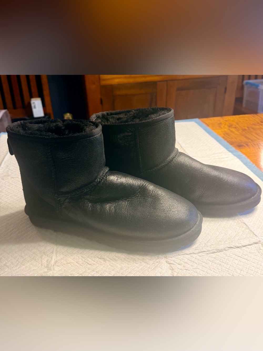 Men’s UGG Classic mini Boots, Size US 11.